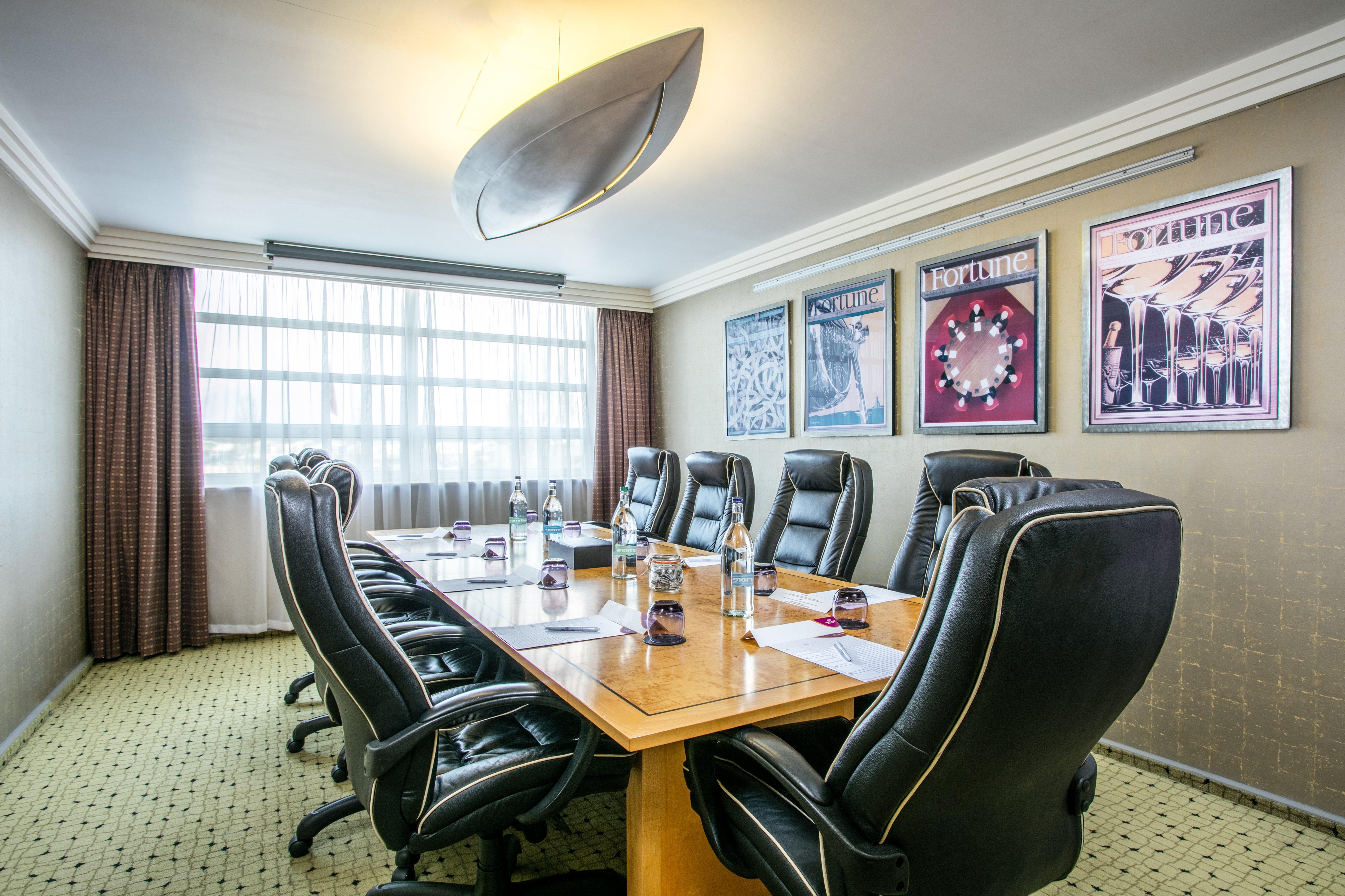 Crowne Plaza Liverpool - John Lennon Airport By Ihg Екстер'єр фото